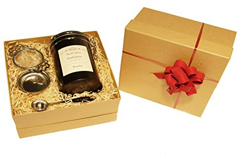 Decaffeinated Tea Gift Set Green Loose Leaf Kyushu Wrapped 100g in Caddy with Tea Strainer and Measuring Spoon by TeaCakes of Yorkshire.