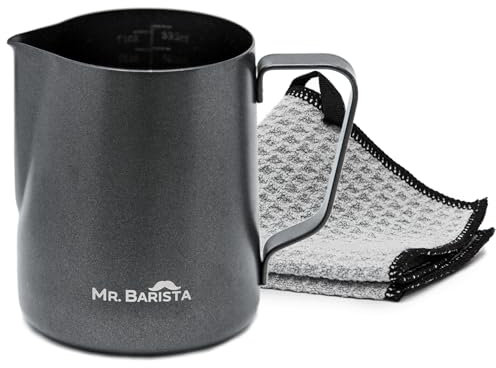 Mr. Barista® Professionelles Barista Milchkännchen 350ml aus Edelstahl - mit Teflon Beschichtung - Latte Art Ausguss - spülmaschinenfest - inklusive Barista Tuch (350ml)
