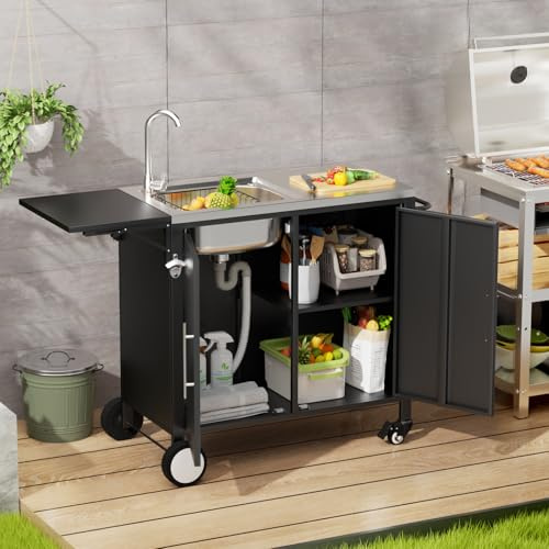 FammyLoft Metallschrank Outdoor mit Klappbarer Edelstahl-Arbeitsplatte, Gartenschrank Wetterfest mit Spüle, Outdoor Küche, Grillstation mit Doppelter Ablage, für Terrasse/Balkon/Garten, Schwarz