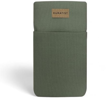 Kuratist Handy-Tasche 'AHOI' - Universell kompatibel z.B. iPhone 15/14/13 or Pro, Galaxy S24/S23, Xiaomi 14/13 - Handgefertigt aus Baumwoll-Canvas - Mit Schutzklappe - Pine-Grün