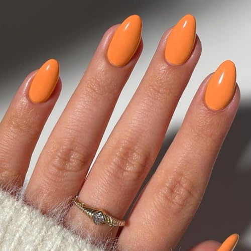 KQueenest Orange Press On Nails Kurz, Acryl Nägel zum Aufkleben Kurz Runde, Einfarbig Fake Nails Mandel Fingernägel zum aufkleben, Glänzende Gel Kunstnägel für Frauen Alltagstauglich 24 Stück