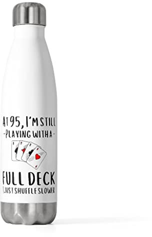 Isolierflasche, humorvoll mit Aufschrift At 95 I'm Still Playing Grandmother, 590 ml