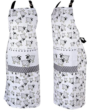 SPOTTED DOG GIFT COMPANY Kochschürze Damen, Küchenschürze mit Schafmotiv 100% Baumwolle, Schürze Verstellbar mit Tasche, Schaf Küchenzubehör und Deko, Geschenk für Tierliebhaber Frauen Männer