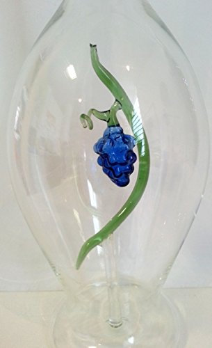 Jarra de cristal claro, botella de vidrio transparente soplado a boca con uvas de cristal coloreado en el interior, a rellenar, capacidad 0,5 litro y altura aprox. 30 cm, diseñado y fabricado por la Oberstdorfer Glashütte