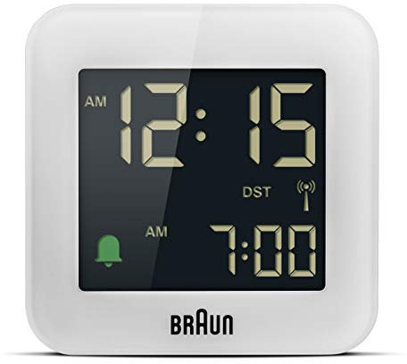 Braun Digitaler Reisewecker Mitteleuropäische Zeitzone (MEZ) mit Schlummerfunktion, kompakte Größe, Negatives LC-Display, Schnelleinstellfunktion, Crescendo-Alarm in Weiß, Modell BC08W-DCF.