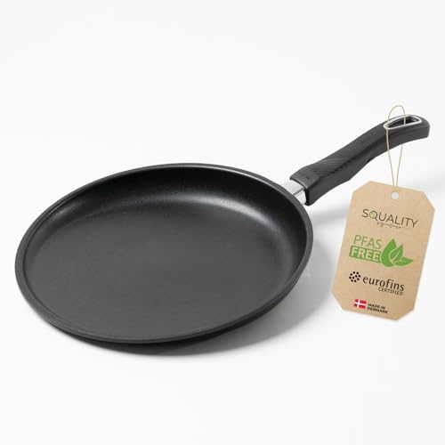Squality Premium Crepe Pfanne Induktion PFAS frei 28 cm – Antihaft Pancake Pfanne beschichtet aus Dänemark | Crepe Pan induktionsgeeignet | Pancake Pan ergonomisch für gesundes Kochen ohne Schadstoffe