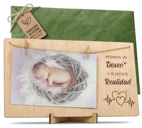 CONTRAXT Portafotos con pinzas de madera. Regalo original tarjeta para bebé recién nacido o ecografía. Marco colgar fotos con pinzas 10x15 madera detalle nacimiento (Nacimiento)