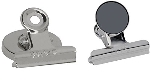 Maul 2184096 Pappersklämmor i Magnet Med Skyddsfolie, Bredd 20 mm, 2 St., 43 x 40 mm, Silvermetall | Fast grepp upp till 120 ark, praktisk magnetisk bas, bredd 40 mm, bekvämt grepp, perfekt för kontor
