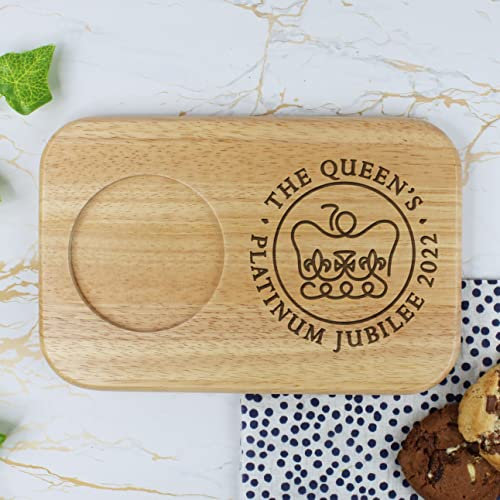eBuyGB Wooden Tea & Biscuit Board Engraved with The Royal Emblem, The Queen's Platinum Jubilee, Celebrating 70 Years of Service, Royal Family Platter
