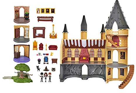 Wizarding World Harry Potter - Schloss Hogwarts Deluxe Spielset mit Licht und Sound sowie 3 Klassenzimmer-Spielsets, 3 Sammelfiguren und 22 Zubehörteilen