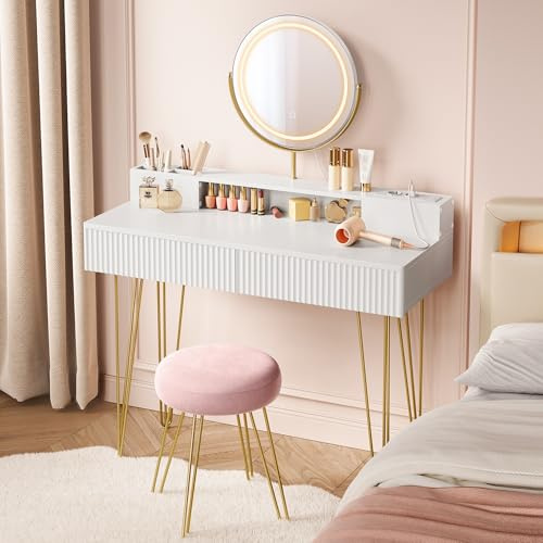 VASAGLE Tocador con Taburete e Iluminación, Regleta de Enchufes, Espejo Giratorio, 40 x 100 x 134,8 cm, Taburete Tapizado, Blanco Mate y Dorado Pálido RVT619W01