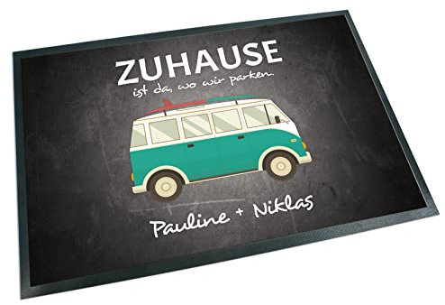 Unikatolo Fußmatte Camper Van mit Name personalisiert - Camping, Abenteuer Outdoor, individuell Bedruckt, Hochzeitsgeschenk, Paare, personalisiertes Geschenk, Geburtstag, Ausflug, Urlaub (50 x 35 cm)