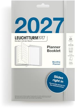 LEUCHTTURM1917 Månad att visa planerare 2027 A5, Engelska | 16 månader, passar alla expanderbara fickor, helgdagar D/A/CH, syrafri