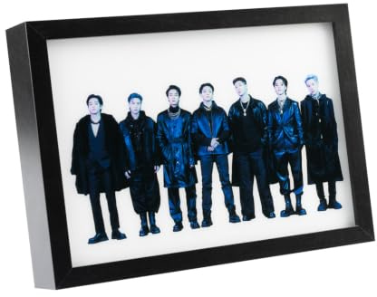 Grupo Erik BTS Quadro Luminoso LED | BTS Gadget | Lampada da Tavolo con Cornice, Effetto Doppia Immagine, Gaming Room, 15 Modalità di Luce, Cavo USB Incluso, 20 x 28 x 5 cm