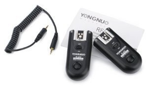 YONGNUO RF-603 C1 2.4GHz Wireless Flash Trigger/Wireless Shutter Release Transceiver Kit for Canon Rebel 300D/350D/400D/450D/500D/550D/1000D Series