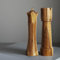MAITTON Salz und Pfeffermühle Set Schach Design aus Holz – Salzmühle Gewürzmühle Manuell mit Keramikmahlwerk Mahlgrad-Einstellung, Klein 20cm