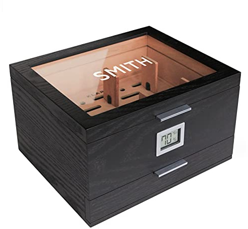 Monogrammed Mill Glass Top Humidor Matte Black Wood Grain, Front Digital Hygrometer, Spanish Cedar, Humidor Solution, Hydro System, and Accessory Drawer - Holds (30-60 Cigars) by Klaro | Dicke Zeder, einfaches Befeuchtungssystem