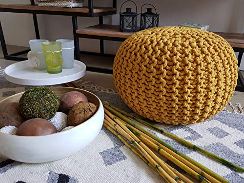 Abato Pouf Ø 45 cm Sitzpouf Strickhocker Sitzpouf Bodenkissen nachhaltig Grobstrick Optik, extra stabil, passend für jeden Wohnraum, fair gehandelt, 100% Baumwolle Naturmaterial gelb