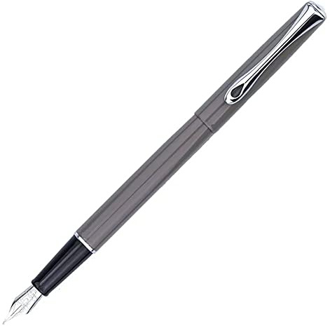 DIPLOMAT - D40704025 - Füller Traveller Grau Taupe - Mit Edelstahlfeder - Schick und elegant - 5-Jahre-Garantie - Langlebig - Grau Taupe | Schlankes Metallgehäuse für Stiftschlaufen, Patronen-Konverter-System und polierte Edelstahlfeder