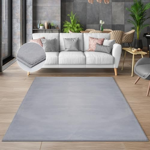 the carpet Cosy – Kuscheliger Fellteppich, Weich & Elegant, Waschbar und Für Fußbodenheizung Geeignet, Öko-Tex Zertifiziert, Hochwertiger Kunstfell Teppich, Grau, 140 x 200 cm