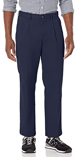 Amazon Essentials Men's Classic-Fit Wrinkle-Resistant Pleated Chino Trousers (Available in Big and Tall)