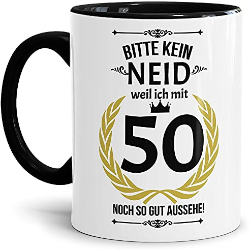Lustige Tasse zum 50. Geburtstag mit Spruch - Bitte kein Neid, weil ich so gut aussehe - Geschenkidee für Freunde - Innen & Henkel Schwarz, 300 ml