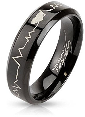 Paula & Fritz® Ring aus Edelstahl Chirurgenstahl 316L schwarz 6mm breit mit lasergraviertem Herzschlag verfügbare Ringrößen 47 (15) – 66 (21) R-M3111