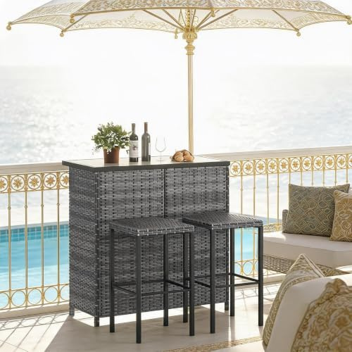 GarveeTech Platzsparendes 3-teiliges Bar-Set für Garten & Balkon – Moderner Outdoor Bartisch mit 2 Barhockern, Metallrahmen, Ablagen, wetterfester DPC-Tischplatte – Perfekt für Terrasse oder Balkon