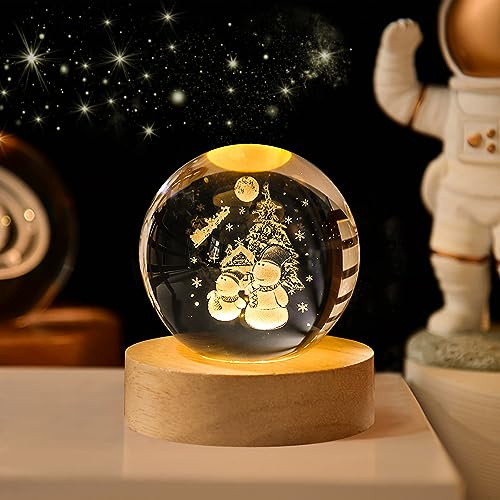 Weihnachtsdeko Kristallkugel Nachtlicht, 3D Lasergravur Weihnachten Glaskugel, 6cm Glaskugel Lampe mit Holzsockel, USB Aufladung Schneekugel Nachtlampe für Raumdekoration, Schönes Geschenk (A)