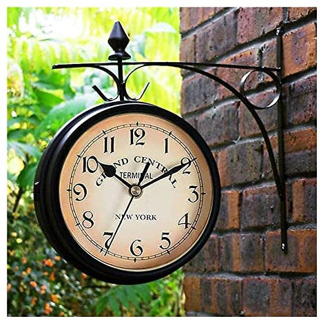 Retro Bahnhofsuhr Retro -Bahnhofsuhr, 360 ° Rotation doppelseitiger Wanduhr, zwei Flächen Wandhängeuhr, zum Dekorieren von Innen- oder Außen-, Haus-, Terrassen-, Garten-, Balkon- und Terrassenwänden
