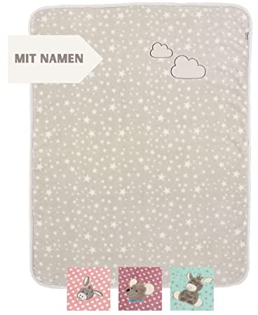 Stickling Plüschdecke mit Namen - Kuschelig weiche Babydecke als personalisiertes Geschenk zur Geburt | 100x75 cm (Stanley Wolken grau Plüsch)