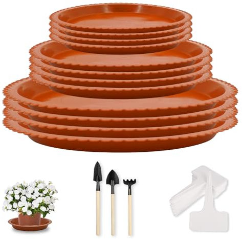 TRUEIN 12 Pièces Coupelle Pot de Fleur, 19.8/12.8/10.8 cm Assiette Pot de Fleur avec 20 Etiquette Potager et 3 Jardinage Outillage, Soucoupes pour Plantes pour Intérieur, Extérieur, Jardin