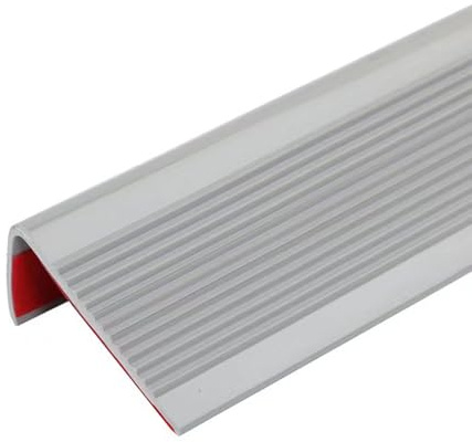 Selbstklebendes Treppenkantenprofil aus PVC (6x3cm) - Rutschfeste Stufenkante in L-Form - Wasserdichte Treppennasenleiste für Innen & Außen - Kantenschutz für Holz-,Fliesen- und Laminattreppen