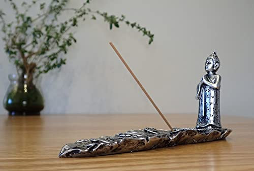 MFUNKE Räucherstäbchenhalter mit Buddhafigur und 30 Räucherstäbchen Sandelholz für Aromatherapie Meditation Yoga Raumdüfte silberfarbiges Kunstharz