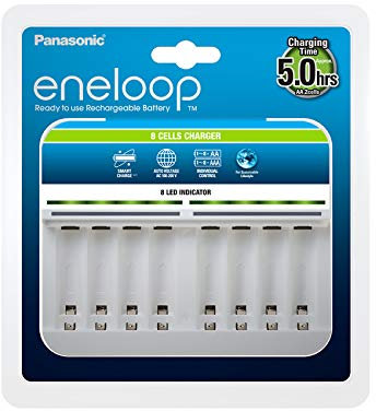 Panasonic eneloop, caricatore premium, per 1-8 pile NiMH AA/AAA, con display LED e controllo singolo