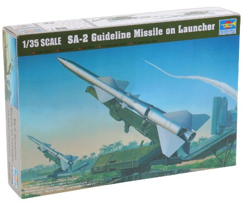 Trumpeter 00206 modellbyggsats SA-2 Guideline Missile w/Launcher Cabin, olika
