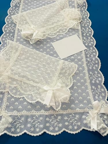 Corredocasa Centrini Tris e Runner in Merletto di Pizzo con Motivo a Cuori Eleganti - Accessori Decorativi Versatili per Tavola e Casa, Centri Ideali per Occasioni Speciali e Arredamento (Tris Centri)