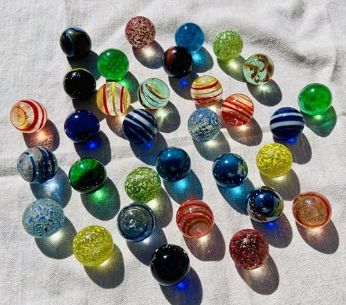 FAIRY TAIL & GLITZER FEE 32 große 27mm Glaskugeln – Bunte Mischung, durchsichtig und handgefertigt, Murmeln groß für Dekoration, Spiele & Sammlungen – Dekokugeln aus Glas