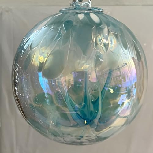 Kugel zum hängen mit Innenleben Bunte Glaskugel Ornament hellblau weiß Fensterdekoration mundgeblasenes Kristallglas Durchmesser ca. 15 cm