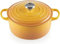 Le Creuset Signature Gusseisen-Bräter mit Deckel, Ø 24 cm, Rund, Für alle Herdarten und Induktion geeignet, Volumen: 4,2 l, 4,305 kg, Nectar, 21177246724430