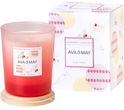 AVA & MAY Bougie Cheesecake à la Fraise (180 g) - Bougie artisanale vegan aux notes de rose, fraise et vanille, avec bougeoir en verre