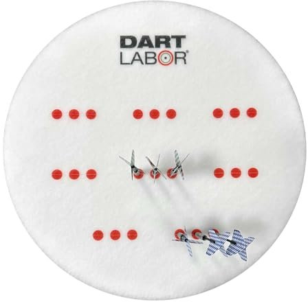Dart Labor Vlies Darthalterung weiß ø 45 cm | Platz für 24 Darts in Vorstanzungen | Aufbewahrung von Steeldarts + Softdarts | Recyclingpolyester | Made in Germany