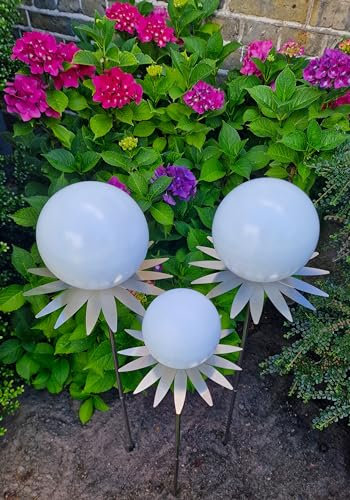 Jürgen Bocker Garten-Ambiente Blütenzauber Milano 3er Set Rosenkugel 15/15/10 cm Edelstahl Gartenstecker Deko mit Stab 80 cm (weiß matt)