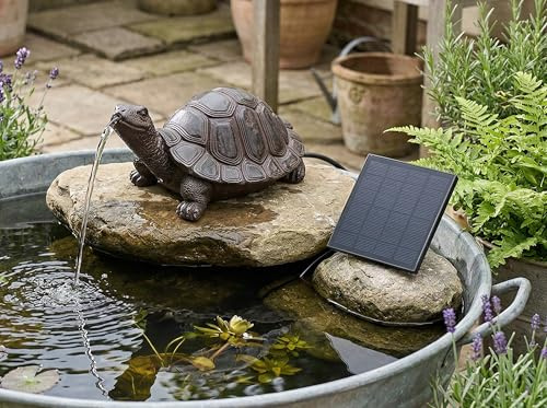 Wasserspeier Solar mit Pumpe – Teichfigur Schildkröte mit Solarpumpe & Wasserspiel – Gartendeko aus Polyresin in Braun – Solarbrunnen für Gartenteich & Wasserlauf 10×14×22 cm