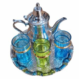 Juego de te marroquí, 3 vasos arabes, tetera de 0,80 ml de acero + un bandeja repujada 25 cm d dmtr.