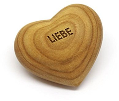 Thankgoods Sag's mit Herz – Handschmeichler aus Obstholz, poliert, Gravur 'Liebe', einzigartig und individuell