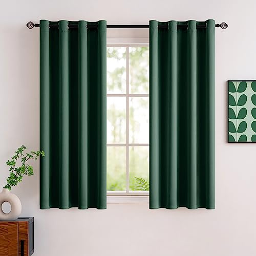 MIULEE Vorhänge Dunkelgrün Blickdicht mit Ösen, Schöner Weicher Verdunklungsvorhänge zum Verdunkeln von Räumen, 2er Set Gardinen Abdunkelnd Schlafzimmer Wohnzimmer Thermovorhang Kälteschutz 140X145 CM