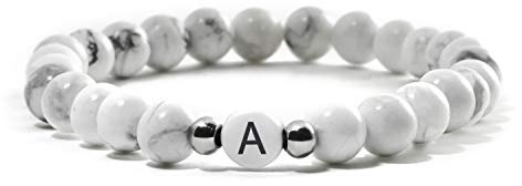 Pararmband med bokstäver i vitt – partner present med 6 mm naturstenspärlor – BERGERLIN Basics
