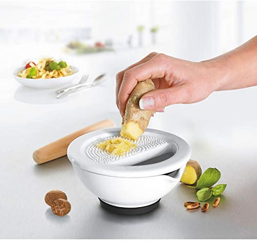 GEFU Mörser mit Ingwerreibe Suri | Porzellan mit Holzstößel, rutschfestem Silikonfuß & Ausgießnase | Feines Mahlen & Reiben von Gewürzen, Muskat, Ingwer
