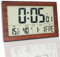 Crosstime Horloge murale numérique radio-pilotée avec affichage de la température et de l'humidité - Horloge radio-pilotée numérique avec rétroéclairage - En plastique grain de bois - 20,1 x 12,4 cm